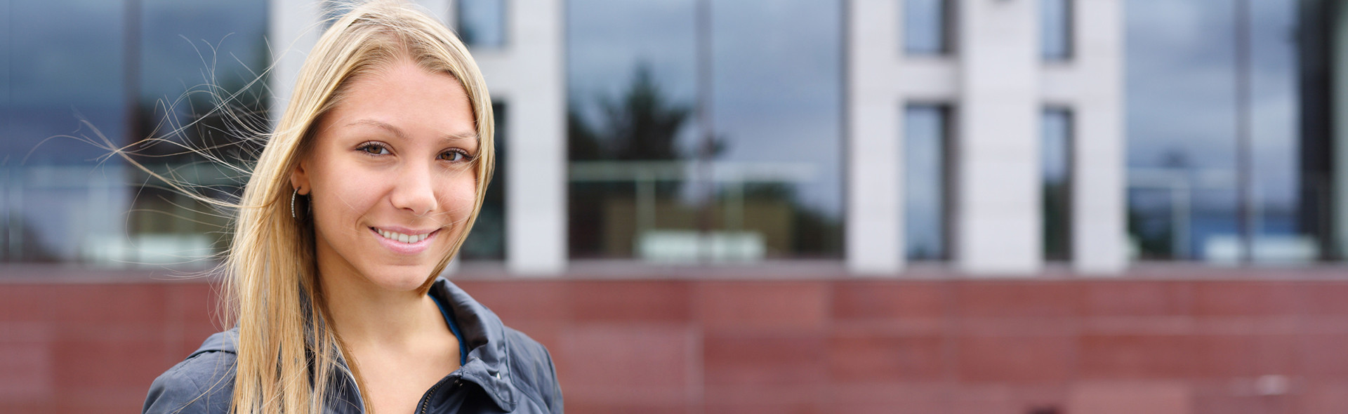 HERR工業(yè)擁有著各種技術(shù)導(dǎo)向的公司生產(chǎn)的排氣空氣凈化系統(tǒng)和過濾技術(shù)。我們開發(fā)和生產(chǎn)高效節(jié)能，并在貴公司提供清潔的空氣品質(zhì)的產(chǎn)品。